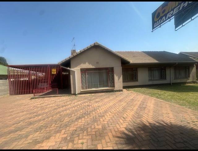 5 BEDROOM HOUSE FOR SALE IN RHODESFIELD